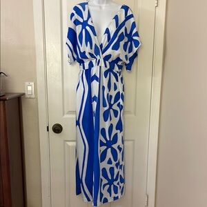 NWOT Lauwaʻe Blue and White Kimono Sleeve Patterned Maxi Dress M